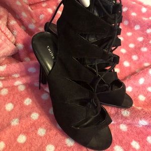 Black Pumps